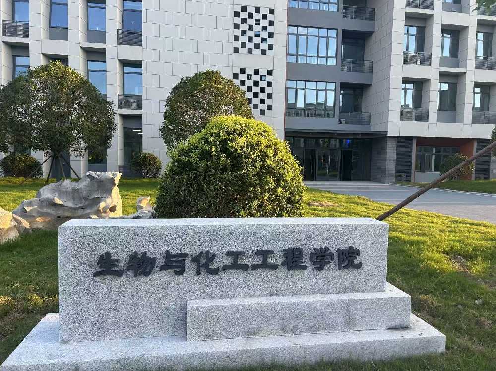 道里区扬州职业大学体育场高杆灯项目